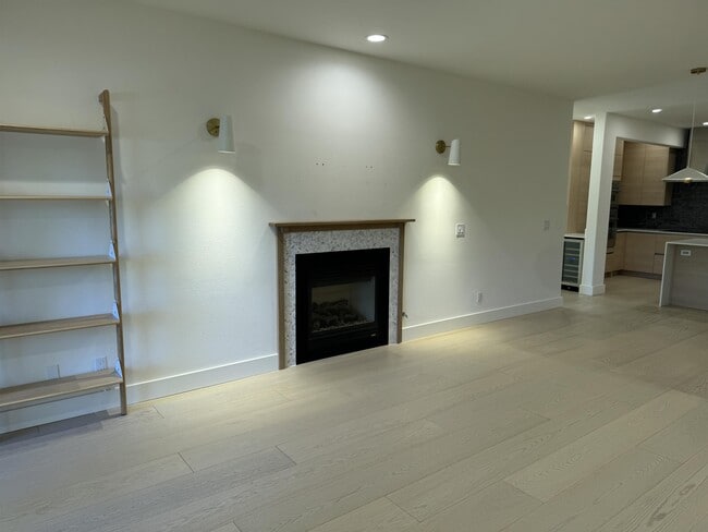 Building Photo - 360 Knechtel Way NE