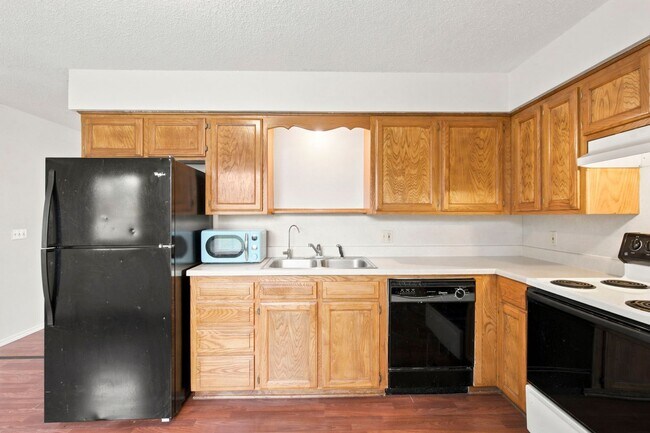 Building Photo - 511 E Dyann Dr