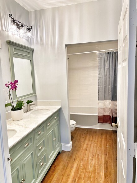 master bathroom - 1096 Woodshire Ln