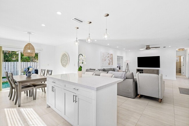 Building Photo - 124 Oregon Ln