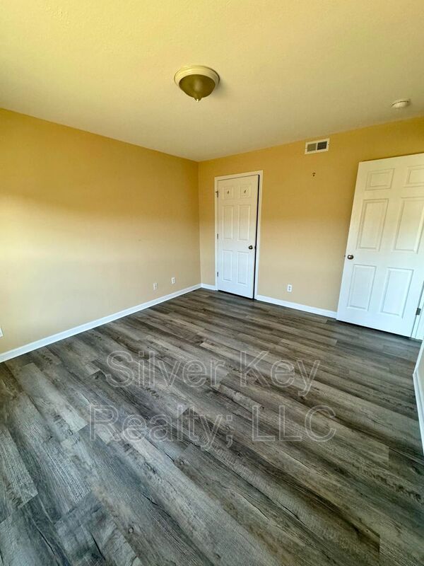 Building Photo - 268 Willow Creek Drive