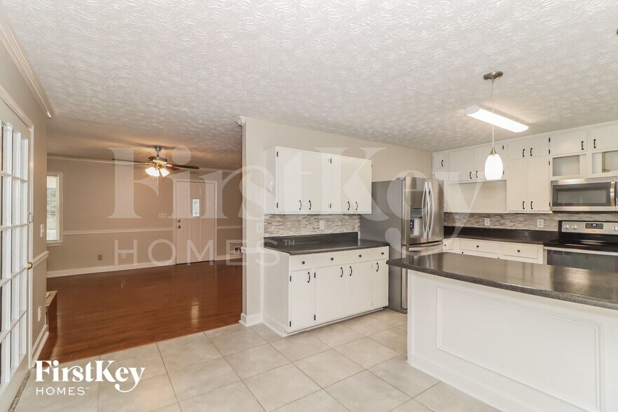 Building Photo - 2671 Pine Log Way