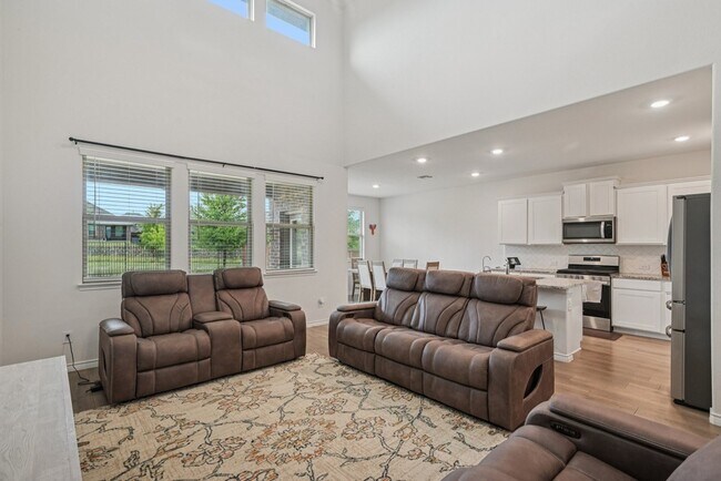 Building Photo - 1025 Indigo Ln