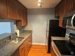 Building Photo - Renovated Two-Bedroom Condo In Manchester