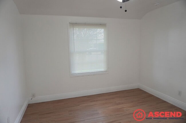 Building Photo - Charming Home in Downtown Bakersfield!