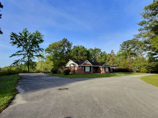 Building Photo - 3-bedroom 2-bathroom home in Vancleave, MS!