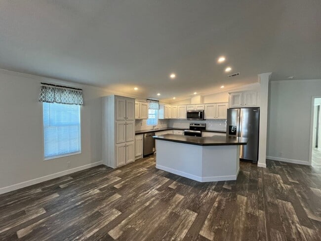 Building Photo - 328 Eland Dr