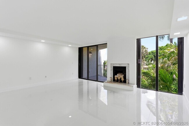 Building Photo - 1222 Hillsboro Mile