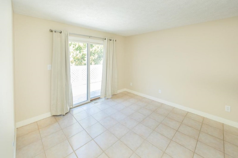 Building Photo - 1346 S College Mall Rd