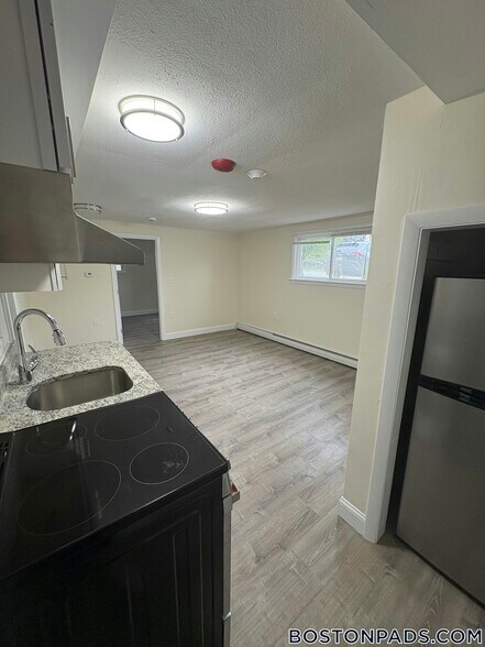 Building Photo - 9 River Dr
