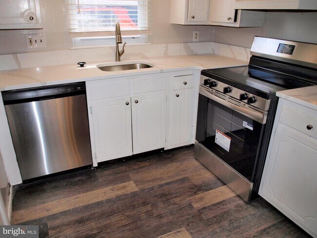 Building Photo - 12 W Wayne Terrace