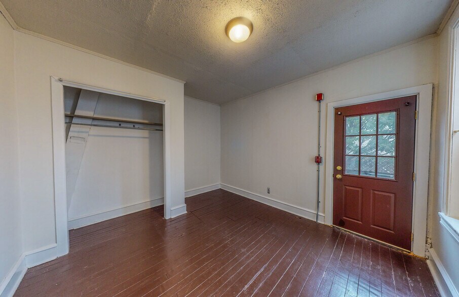 Bedroom with entrance to patio - 1302 E Columbia Ave