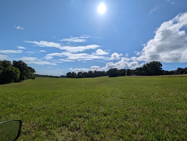 Building Photo - Country Living!!!   Farm Life!!