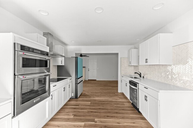 Building Photo - Beautifully Renovated Brick Home in a Quiet, Established Neighborhood