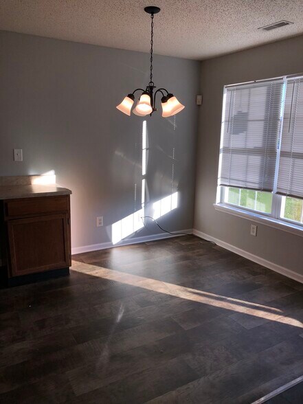 Building Photo - 9661 Trail Dr