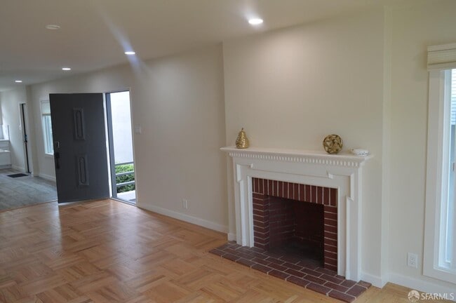 Building Photo - 87 Lakemont Dr