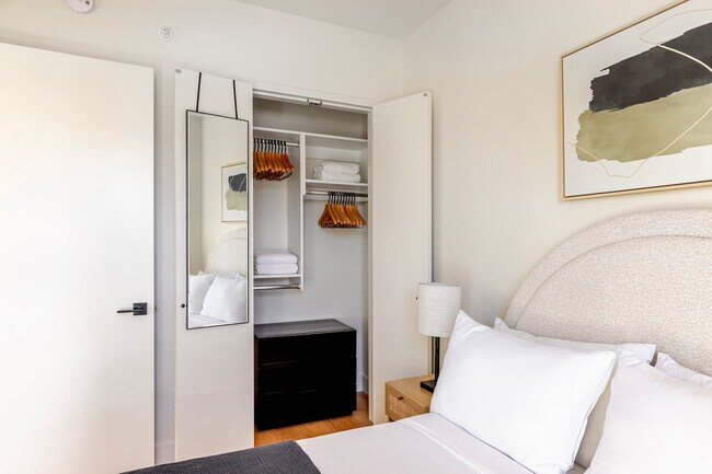 Building Photo - 130 Hope St