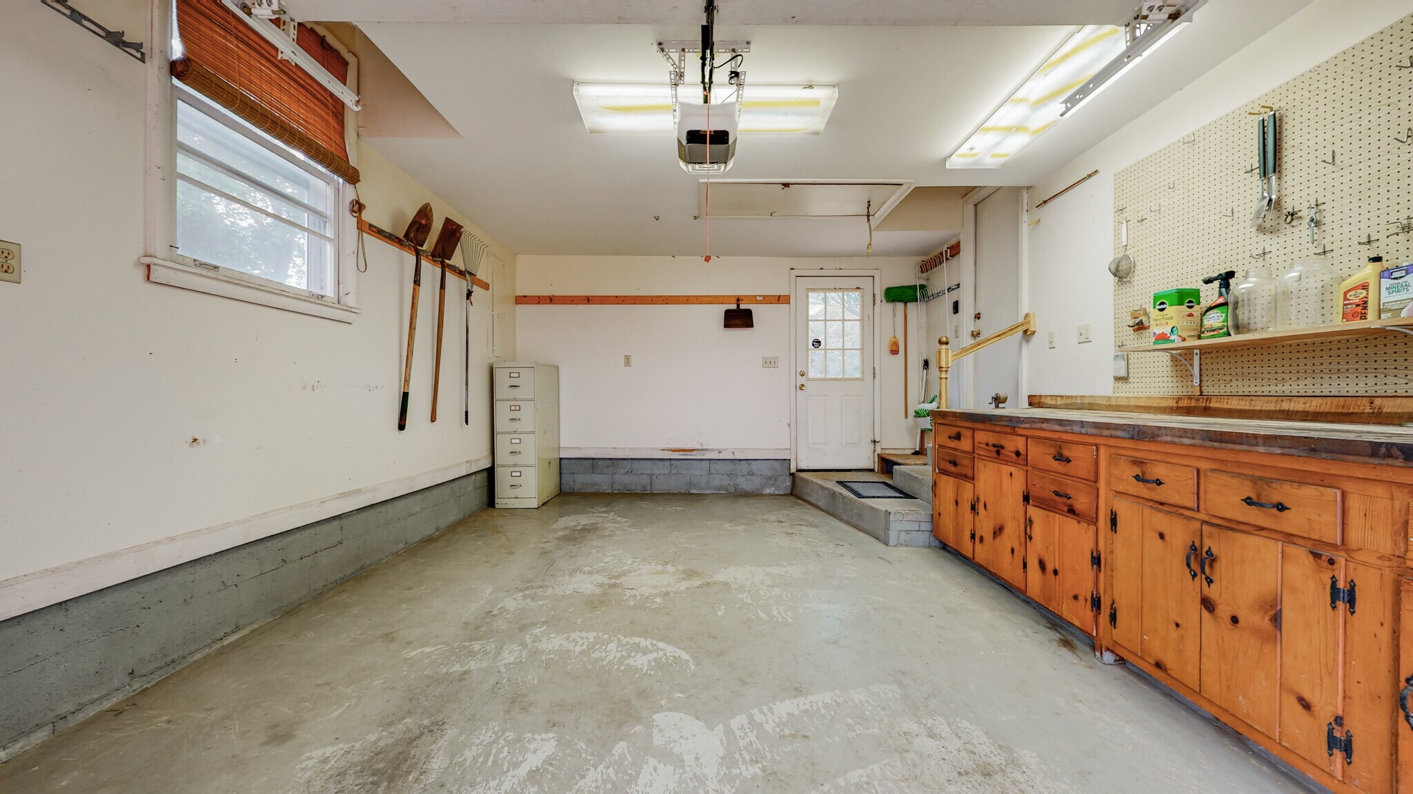 Great space for covered parking or workshop. - 203 Donelson Hills Dr