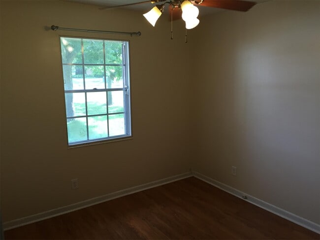 Building Photo - 310 McEwen Dr