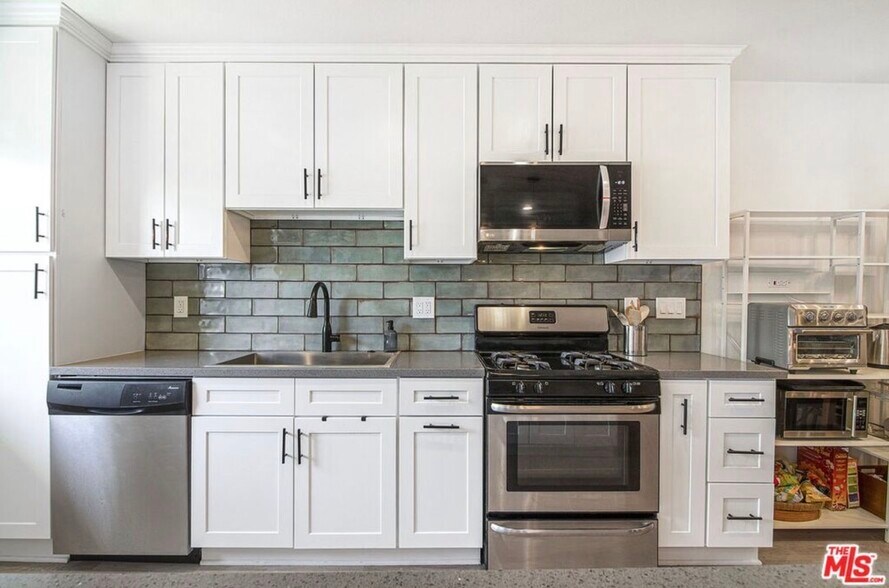 Building Photo - 4358 Mammoth Ave