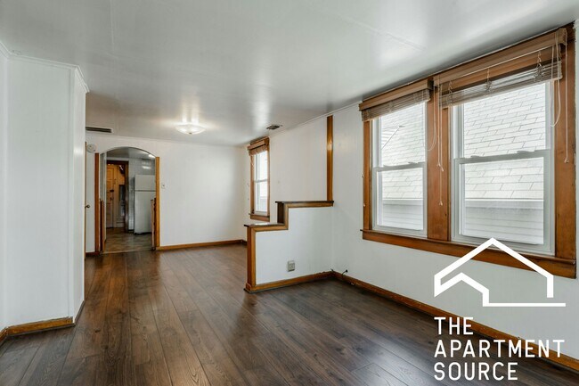 Building Photo - 1334 W Barry Ave