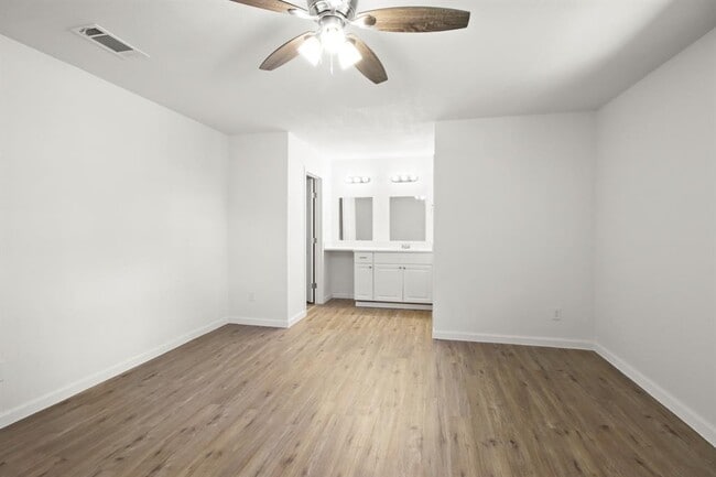 Building Photo - 24607 Green Moss Dr