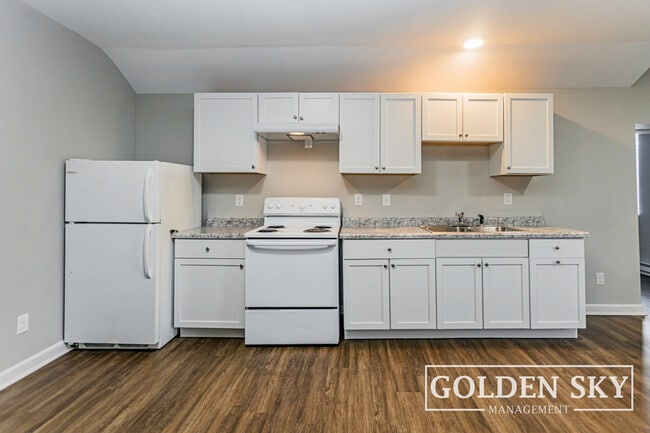 Building Photo - 1600 S Batavia Ave