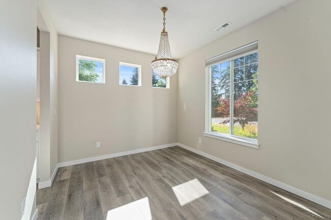 Building Photo - Beautiful Puyallup Corner Lot Home with Office, A/C, Formal Dining & Bonus Loft!