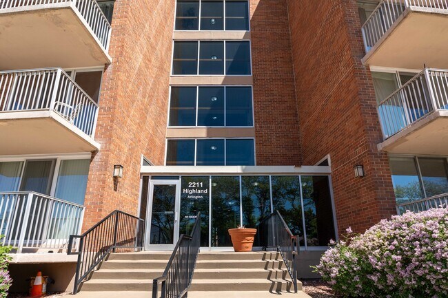 Building Photo - 2211 S Highland Ave
