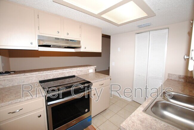 Building Photo - 5646 Greatpine Ln N