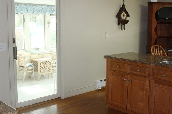 Building Photo - 28 Myrtle St