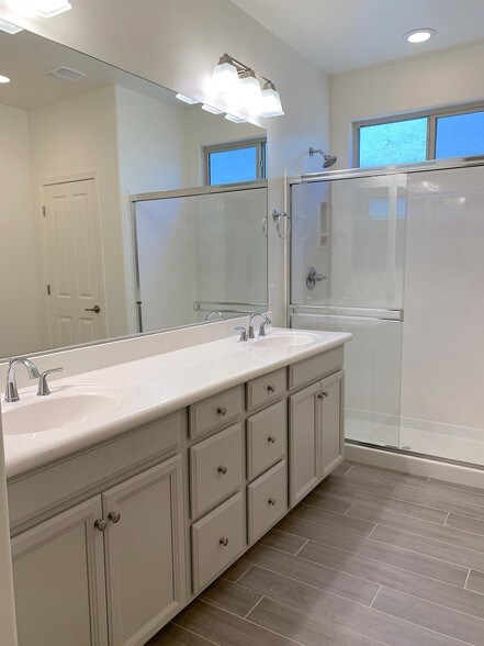 Master Bath - 2548 N 149th Ave