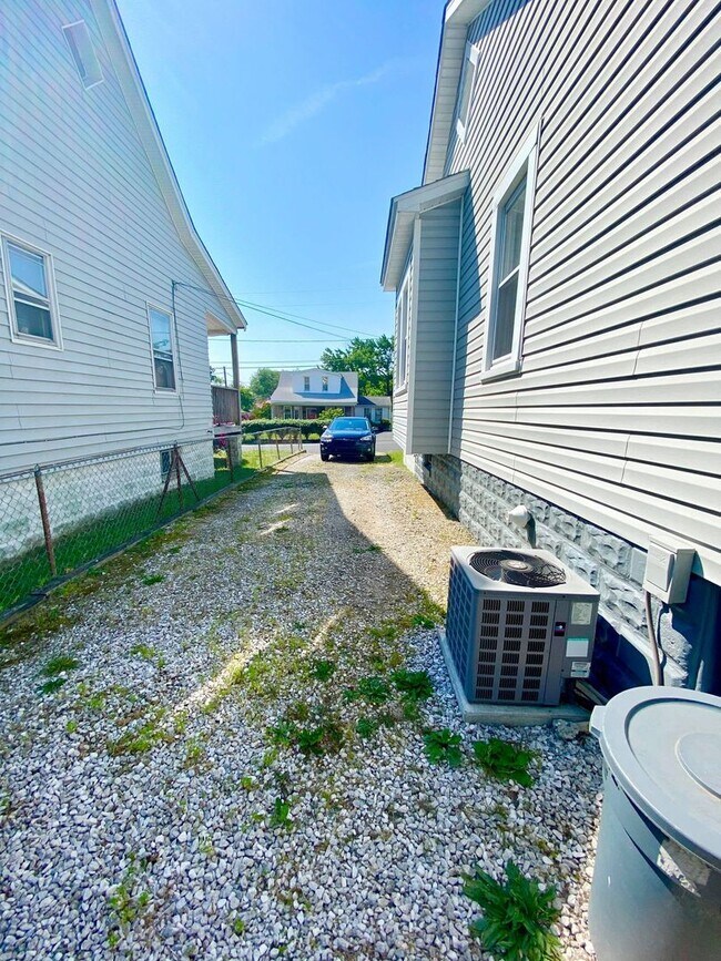 Building Photo - Charming 2 Bedroom/1.5 Bathroom Home with Large Backyard in Colgate, Baltimore, MD!