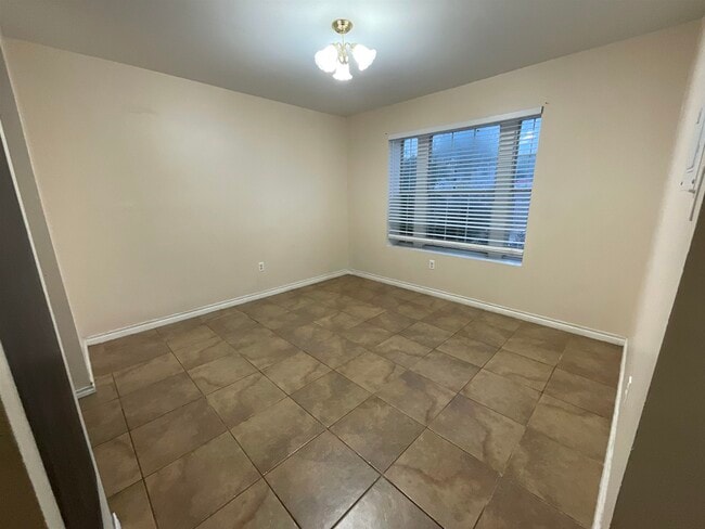 Building Photo - 915 Rutledge Dr