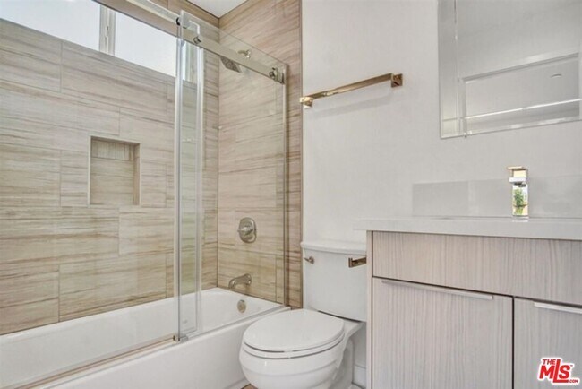 Building Photo - 2419 Cochran Ave