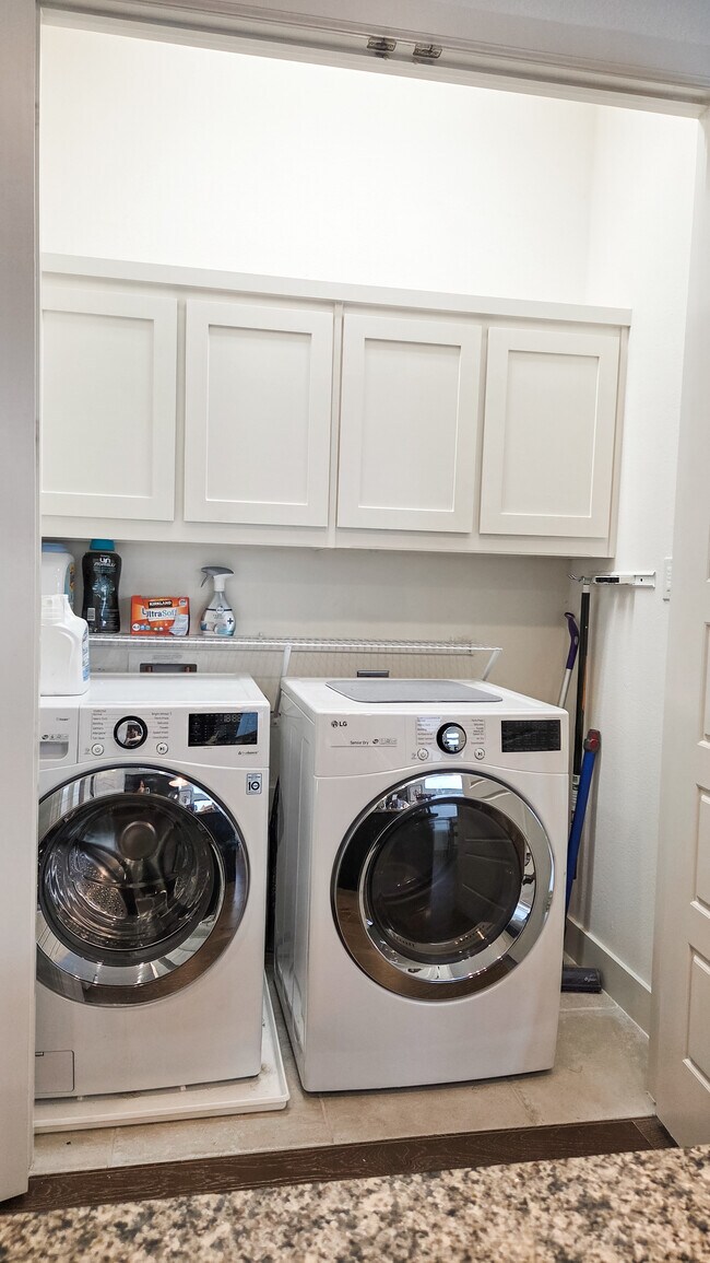 Building Photo - 7859 Verona Pl