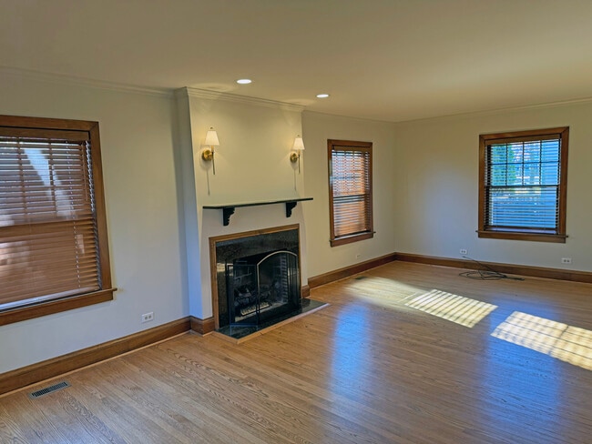 Building Photo - 366 E Wisconsin Ave