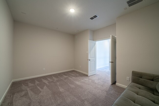 Building Photo - 4706 Llano Lp
