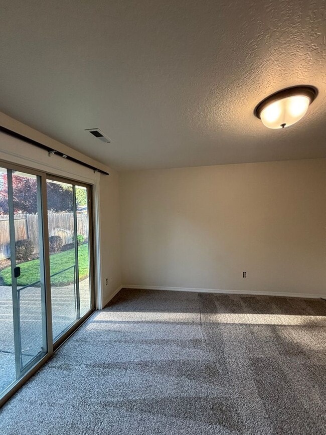 Building Photo - Corner Lot, RV Parking in North Medford!!