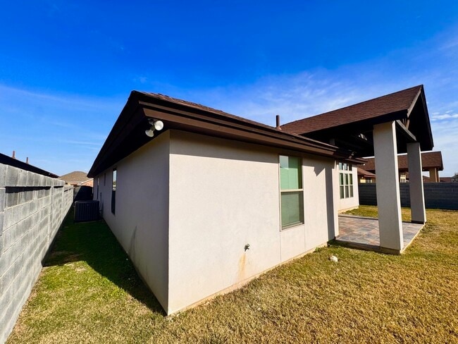 Building Photo - 512 Otero Dr