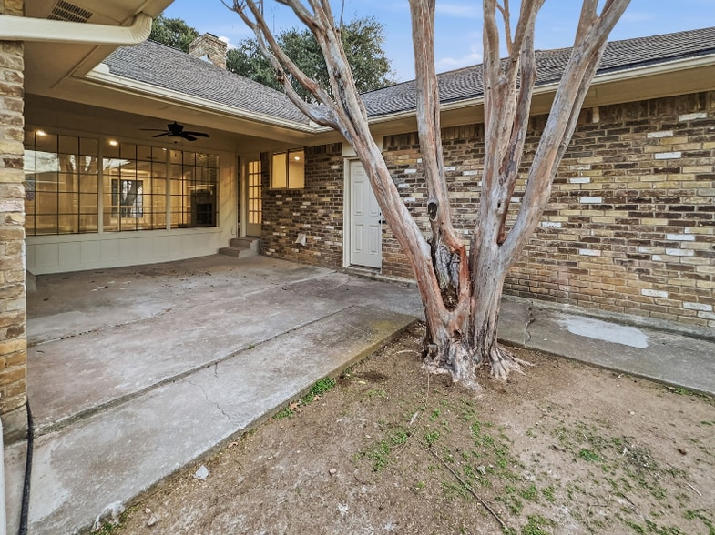 Building Photo - 2409 Castle St