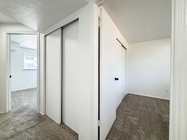 Building Photo - Awesome Remodel with 1 Car Garage!