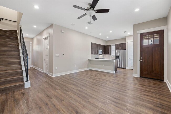 Building Photo - 1702 Cedar Bend Dr