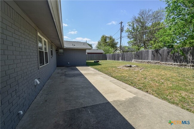 Building Photo - 205 Tanglewood Rd