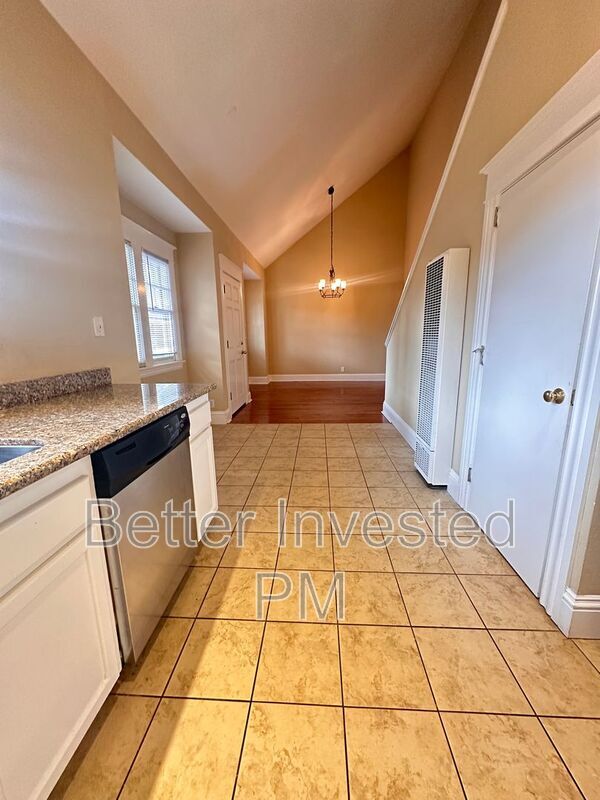 Building Photo - 2065 Hoen Ave
