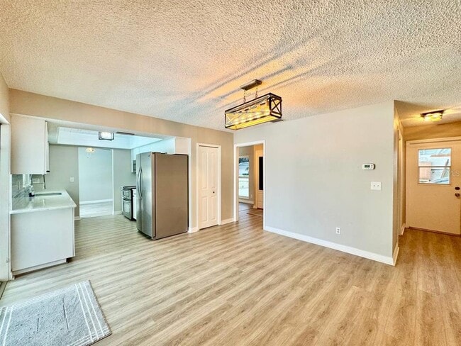 Building Photo - 2924 Catherine Dr