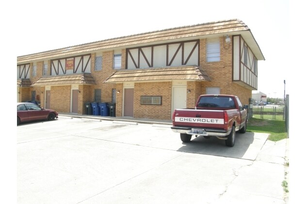 Building Photo - 1068 Linde St