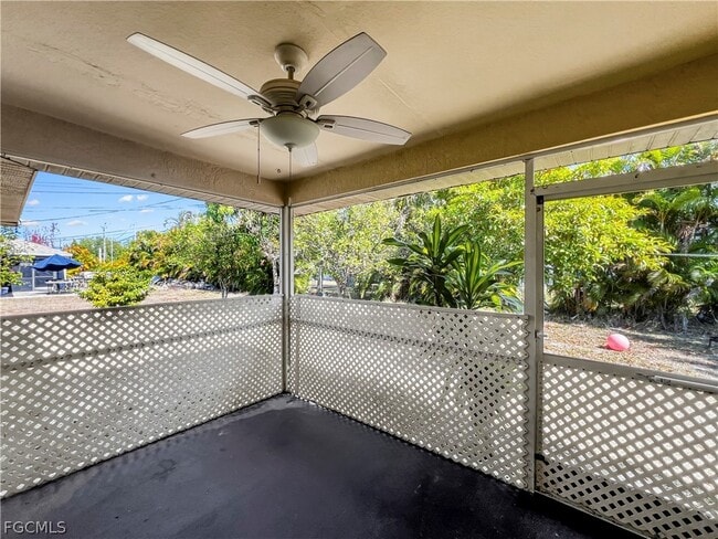 Building Photo - 1909 SW Santa Barbara Pl