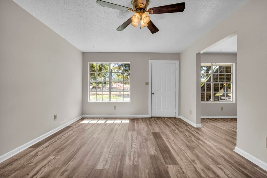 Building Photo - 501 Brooks Rd