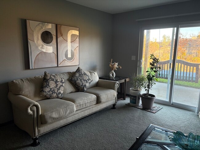 Building Photo - 1304 Legend Dr